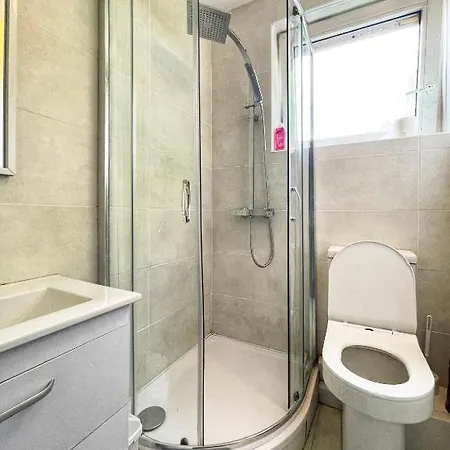 Tom Place In Mile End - 2 Double Beds, 1 Bunk Bed, Max 6, Spacious, Ideal For Families London Exterior photo