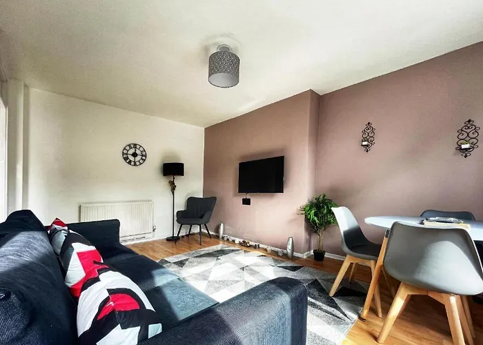Tom Place In Mile End - 2 Double Beds, 1 Bunk Bed, Max 6, Spacious, Ideal For Families
