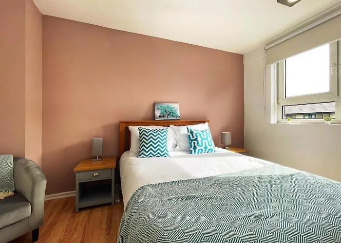 Tom Place In Mile End - 2 Double Beds, 1 Bunk Bed, Max 6, Spacious, Ideal For Families